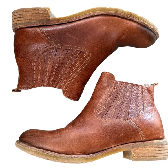 Sofft Shoes - Sofft Aqua waterproof Brown Leather Ankle Boots size 9.5M